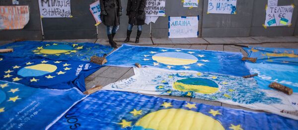 L’UE accorde l’exemption de visa pour l’Ukraine, le site de demande de passeport explose - Sputnik Afrique