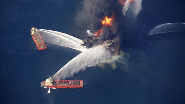 L'explosion en avril de la plateforme pétrolière Deepwater Horizon a déclenché la pire marée noire de l'histoire des Etats-Unis. - Sputnik Afrique