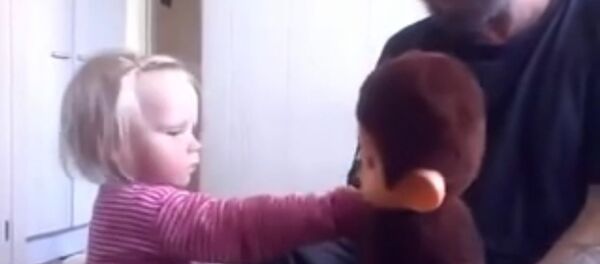 Finlande: 300 EUR d’amende pour avoir appris à sa fille à frapper les réfugiés - Sputnik Afrique