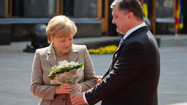 La chancelière allemande Angela Merkel et le président ukrainien Piotr Porochenko - Sputnik Afrique