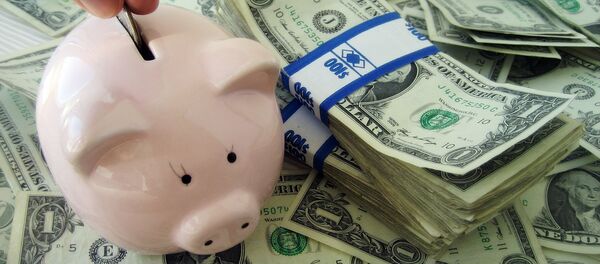 Une tirelire remplie d'argent - Sputnik Afrique