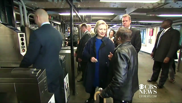 Les aventures d’Hillary Clinton dans le métro new-yorkais - Sputnik Afrique