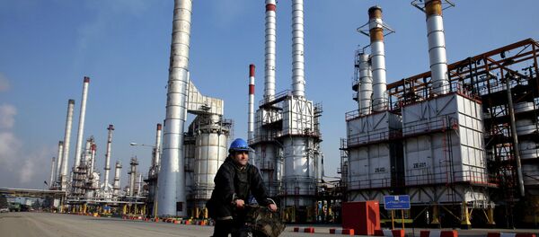 Une raffinerie de pétrole à Téhéran - Sputnik Afrique