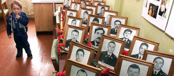 Une cérémonie en mémoire des victimes du naufrage du Koursk en Russie - Sputnik Afrique