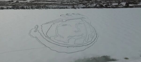 Un lac russe décoré d’un immense portrait de Gagarine - Sputnik Afrique
