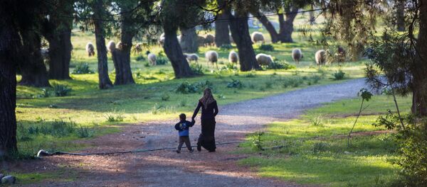 Femme et enfant dans la province de Latakia - Sputnik Afrique