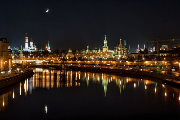 Le Kremlin de Moscou pendant la nuit - Sputnik Afrique