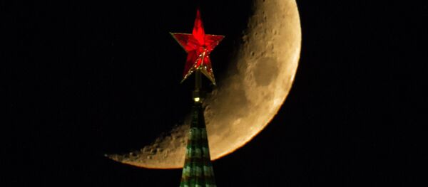 Луна над Московским Кремлем - Sputnik Afrique