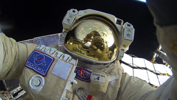 La promenade en espace du cosmonaute russe Sergei Volkov, le 3 février 2016 - Sputnik Afrique
