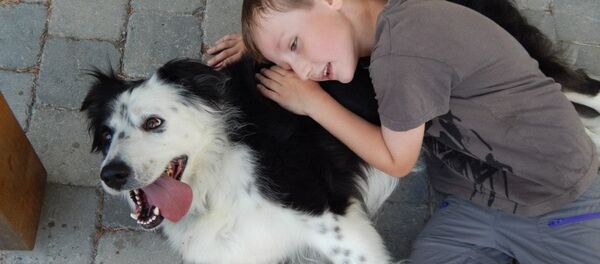 Un enfant autiste reçoit 6.000 cartes pour son anniversaire - Sputnik Afrique