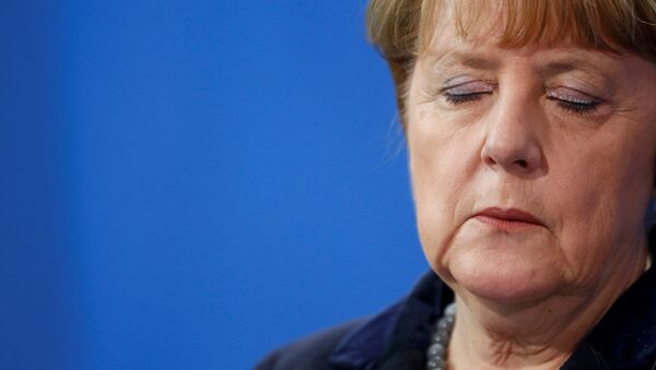 German Chancellor Angela Merkel listens during a joint news conference with Romania's Prime Minister Dacian Ciolos (not pictured) at the Chancellery in Berlin, Germany, January 7, 2016. - Sputnik Afrique