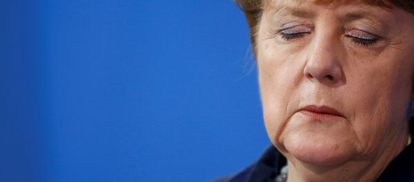 German Chancellor Angela Merkel listens during a joint news conference with Romania's Prime Minister Dacian Ciolos (not pictured) at the Chancellery in Berlin, Germany, January 7, 2016. - Sputnik Afrique