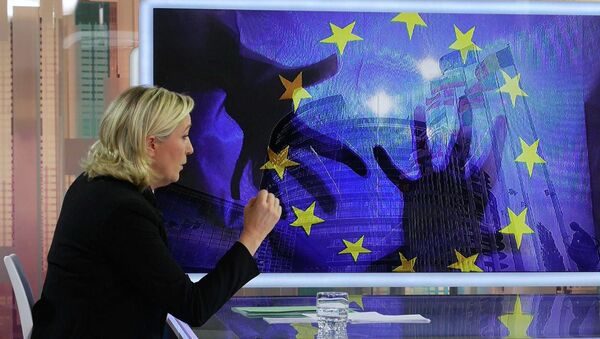 Marine Le Pen sur France 5, Paris, France - 23 Nov 2014 - Sputnik Afrique