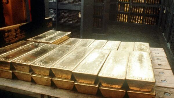 Undated photo of gold ingots in the strongroom of the Swiss national bank in Bern. The Swiss government on Wednesday, April 12, 2000 - Sputnik Afrique