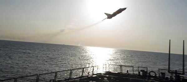 An U.S. Navy picture shows what appears to be a Russian Sukhoi SU-24 attack aircraft flying over the U.S. guided missile destroyer USS Donald Cook in the Baltic Sea in this picture taken April 12, 2016 and released April 13, 2016 - Sputnik Afrique