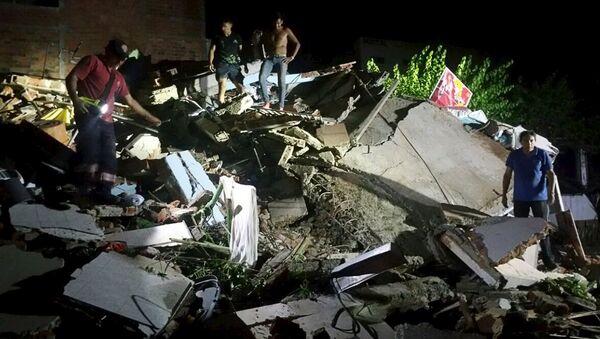 Un édifice détruit par le séisme de magnitude 7,8 en Equateur - Sputnik Afrique