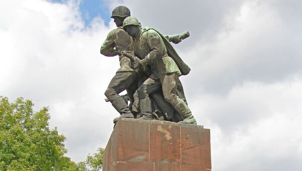 Monument à l'Armée soviétique à Varsovie - Sputnik Afrique