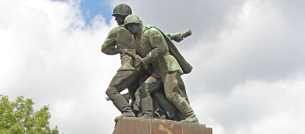 Monument à l'Armée soviétique à Varsovie - Sputnik Afrique