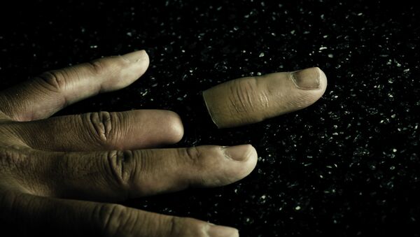Elle greffe des doigts artificiels aux yakuzas - Sputnik Afrique