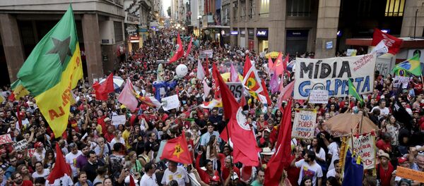 manifesatation au Brésil contre la destitution de Dilma Rousseff - Sputnik Afrique