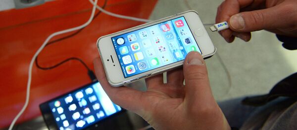 Зарядная станция для мобильных гаджетов появилась в Московском метрополитене - Sputnik Afrique