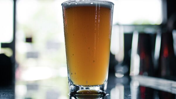 Une pinte de bière blonde - Sputnik Afrique