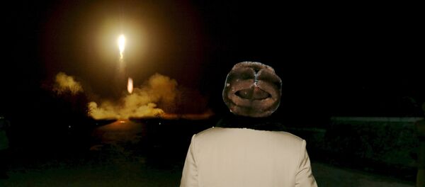 Kim Jong Un supervise le lancement d'un missile - Sputnik Afrique