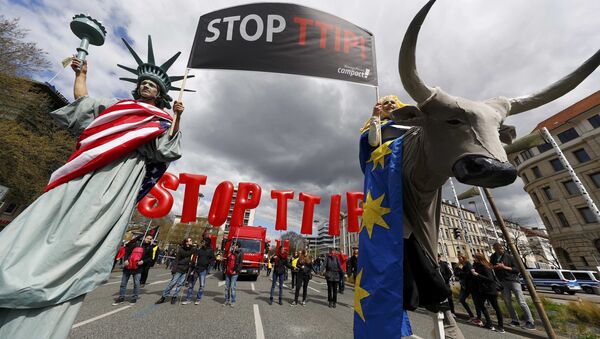 Une manifestation contre le TTIP à Hanovre - Sputnik Afrique