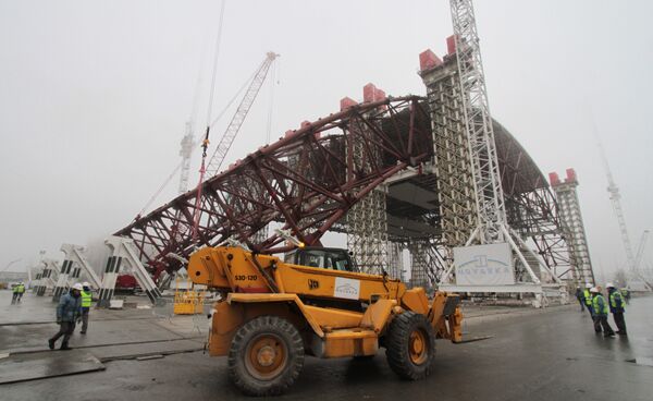 Сonstruction d'isolation en arcs autour du réacteur 4 de la centrale de Tchernobyl - Sputnik Afrique