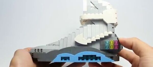 Un artiste américain recrée les baskets Nike… en Lego - Sputnik Afrique