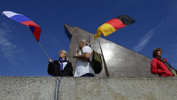 Nationalflaggen Russlands und Deutschlands in Berlin - Sputnik Afrique