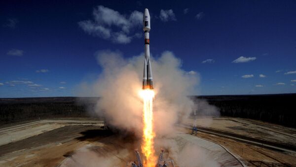 Cтарт с космодрома Восточный ракеты-носителя Союз-2.1а с тремя российскими спутниками Ломоносов, Аист-2Д и SamSat-218 - Sputnik Afrique