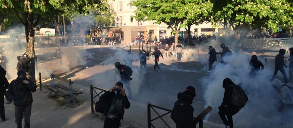 Affrontements avec les forces de l’ordre, place de la Nation. - Sputnik Afrique