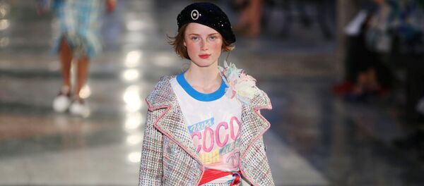 Cocos vs Chanel: un défilé de mode inédit à La Havane Cocos vs Chanel: un défilé de mode inédit à La Havane - Sputnik Afrique