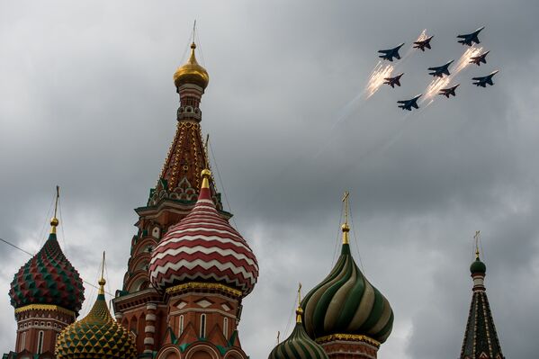 La 1ere répétition aérienne de la parade de la Victoire au-dessus de Moscou - Sputnik Afrique