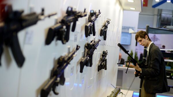 Kalashnikov mount displayed at the Russian Defense Ministry's Innovation Day 2015 exhibition, on the premises of the congress and exhibition center of the Russian armed forces in Kubinka, Moscow Region - Sputnik Afrique