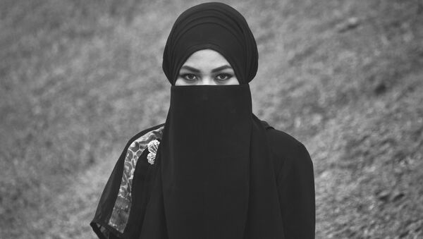 Jeune fille en niqab - Sputnik Afrique