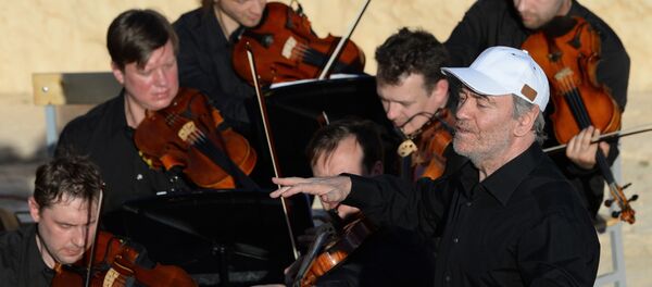 L'orchestre symphonique du théâtre Mariinsky dirigé par l'artiste russe Valeri Guerguiev à Palmyre - Sputnik Afrique