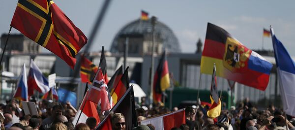 Des milliers de manifestants anti-Merkel à Berlin - Sputnik Afrique