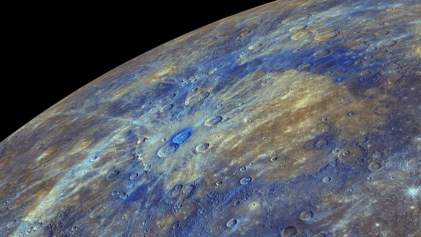 Une image couleur améliorée du Mercure, mettant en évidence le matériau riche en carbone associée à des cratères des asteroïdes - Sputnik Afrique