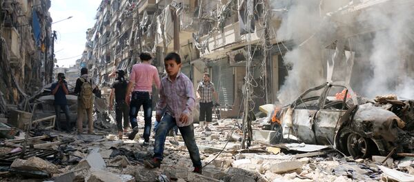 People walk amid the rubble of destroyed buildings following a reported air strike on the rebel-held neighbourhood of al-Kalasa in the northern Syrian city of Aleppo, on April 28, 2016 - Sputnik Afrique