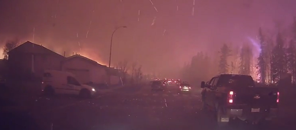 Canada: les incendies ont doublé et menacent les exploitations pétrolières - Sputnik Afrique