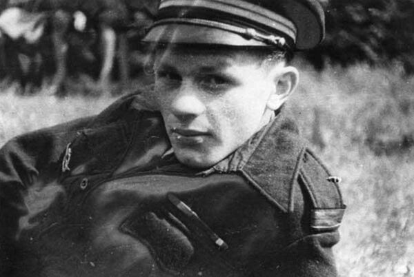 Roland de la Poype a 20 ans lorsqu’il s'engage dans les Forces Aériennes Françaises Libres (FAFL) avant de se porter volontaire pour le Groupe de Chasse n°3, Normandie-Niémen - Sputnik Afrique