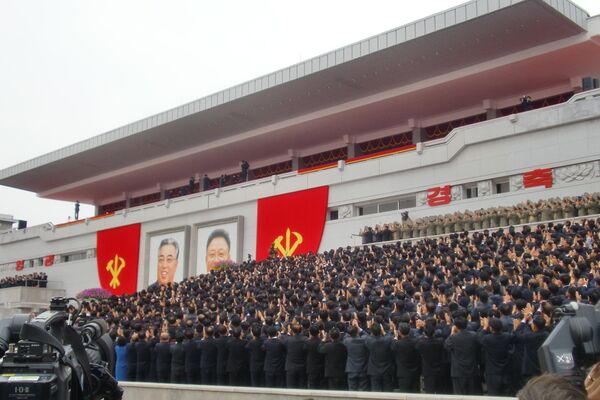 Kim Jong-un est apparu à la tribune Kim Jong-un est apparu à la tribune - Sputnik Afrique