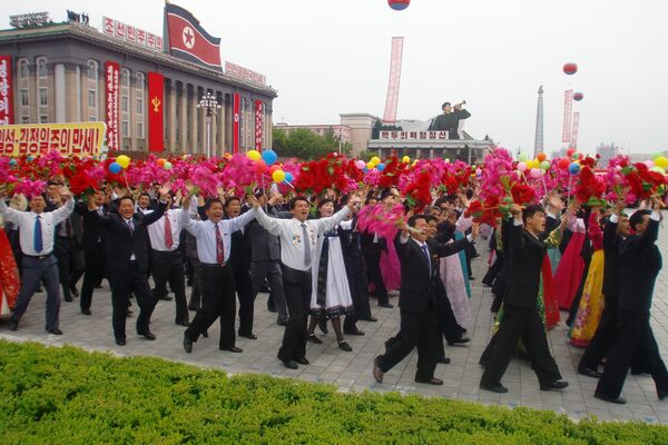 La démonstration dans les rues de Pyongyang La démonstration dans les rues de Pyongyang - Sputnik Afrique