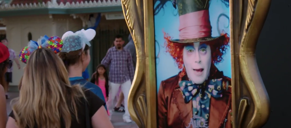 Johnny Depp surprend les visiteurs de Disneyland - Sputnik Afrique