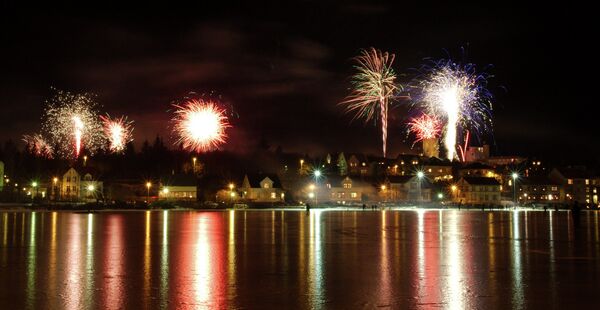 Un feu d'artifice à Reykjavik en 2013 Un feu d'artifice à Reykjavik en 2013 - Sputnik Afrique