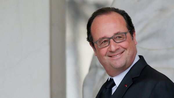 French President Francois Hollande is seen at the Elysee Palace following the weekly cabinet meeting in Paris, France, May 11, 2016. - Sputnik Afrique