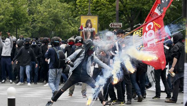 Affrontements entre police et manifestants à Paris le 17 mai 2016 - Sputnik Afrique
