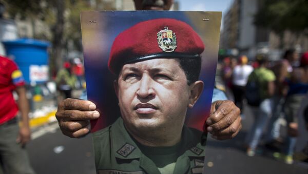 Son combat contre la dictature du dollar aurait coûté la vie à Chavez - Sputnik Afrique